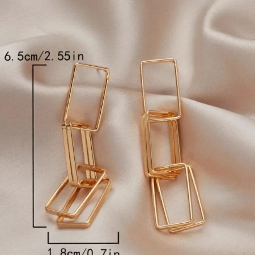 GOLD GEOMETRIC LINK DANGLE EARRINGS